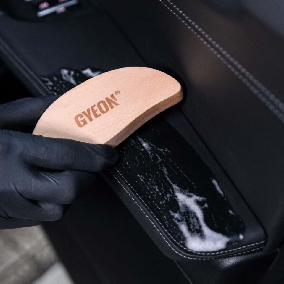 GYEON Q²M Leather Brush At Kılı Deri Temizlik Fırçası